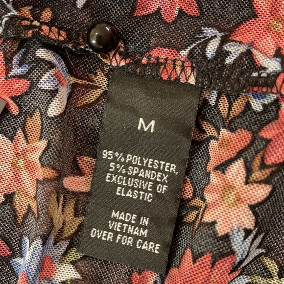 I.N. Smocked Neck Ditsy Floral Print Blouse Top - Picture 12 of 13